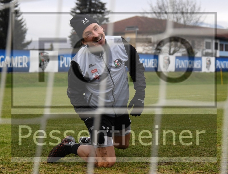Trainingsstart RZ Pellets WAC (04.01.2021)_23